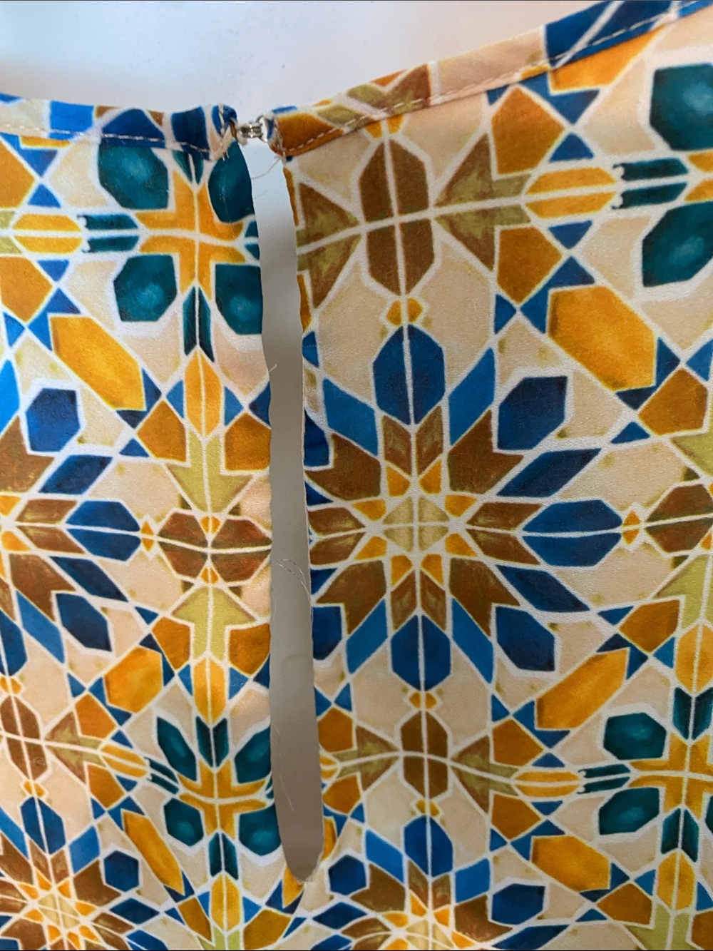 Antibes Blanc Printed Sleeveless Tunic in Cream, Blue & Yellow Size XL - Picture 4 of 8